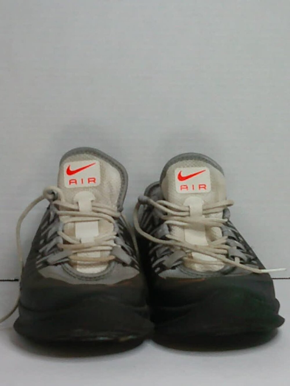Nike Air Max Axis 5Y gray black used